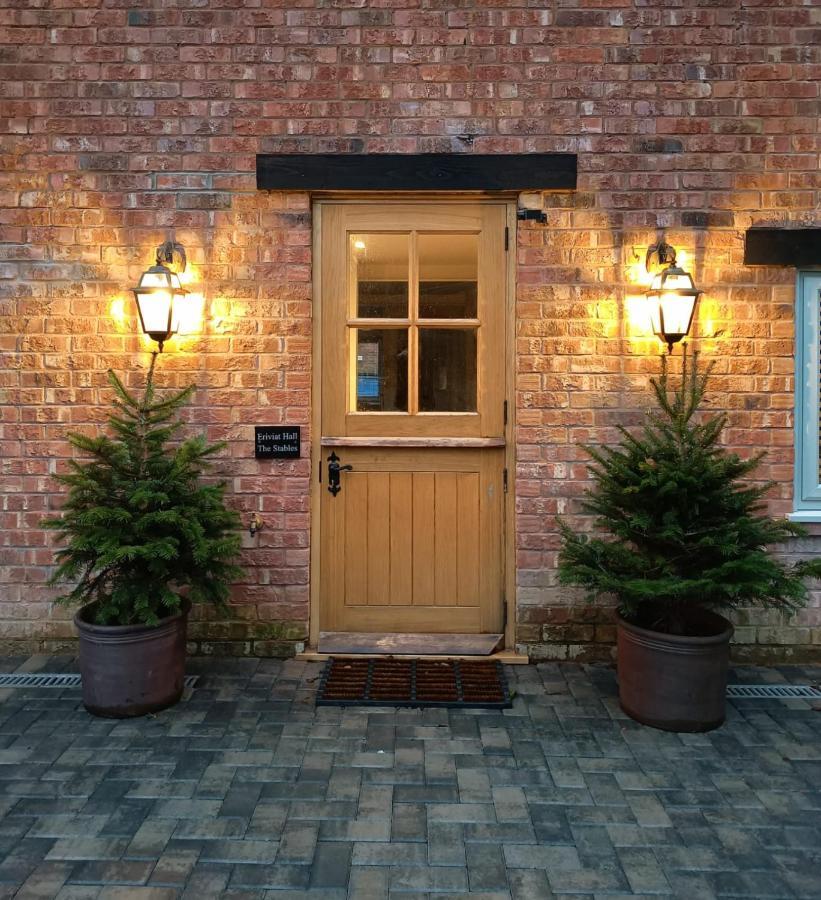 The Stables At Eriviat Hall Henllan  Buitenkant foto